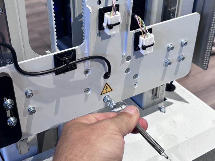 Wire replacement on CNC hot wire machine – tool-free change