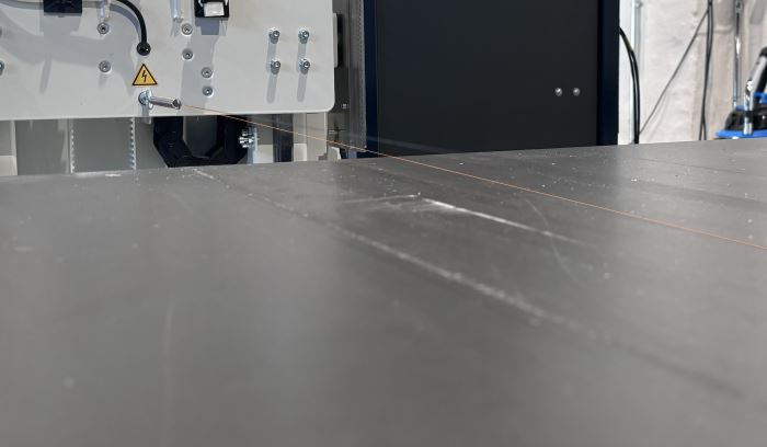 Hot wire tensioned on CNC hot wire cutting machine