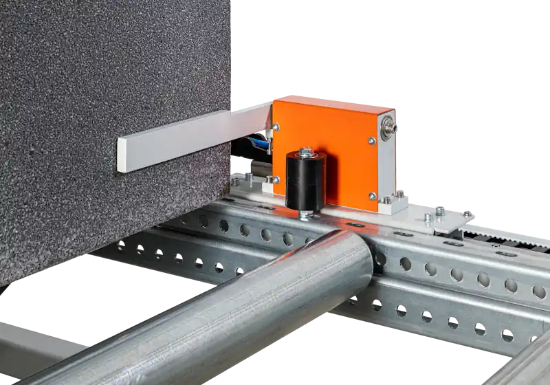 Cutting an EPS block to length with the GT1300S